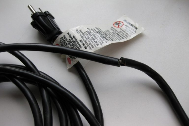 How to Repair an Extension Cord That's Been Cut - Good Money Sense